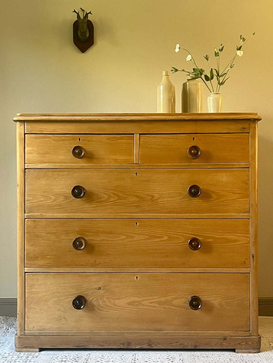 Pine Chest of Drawers.