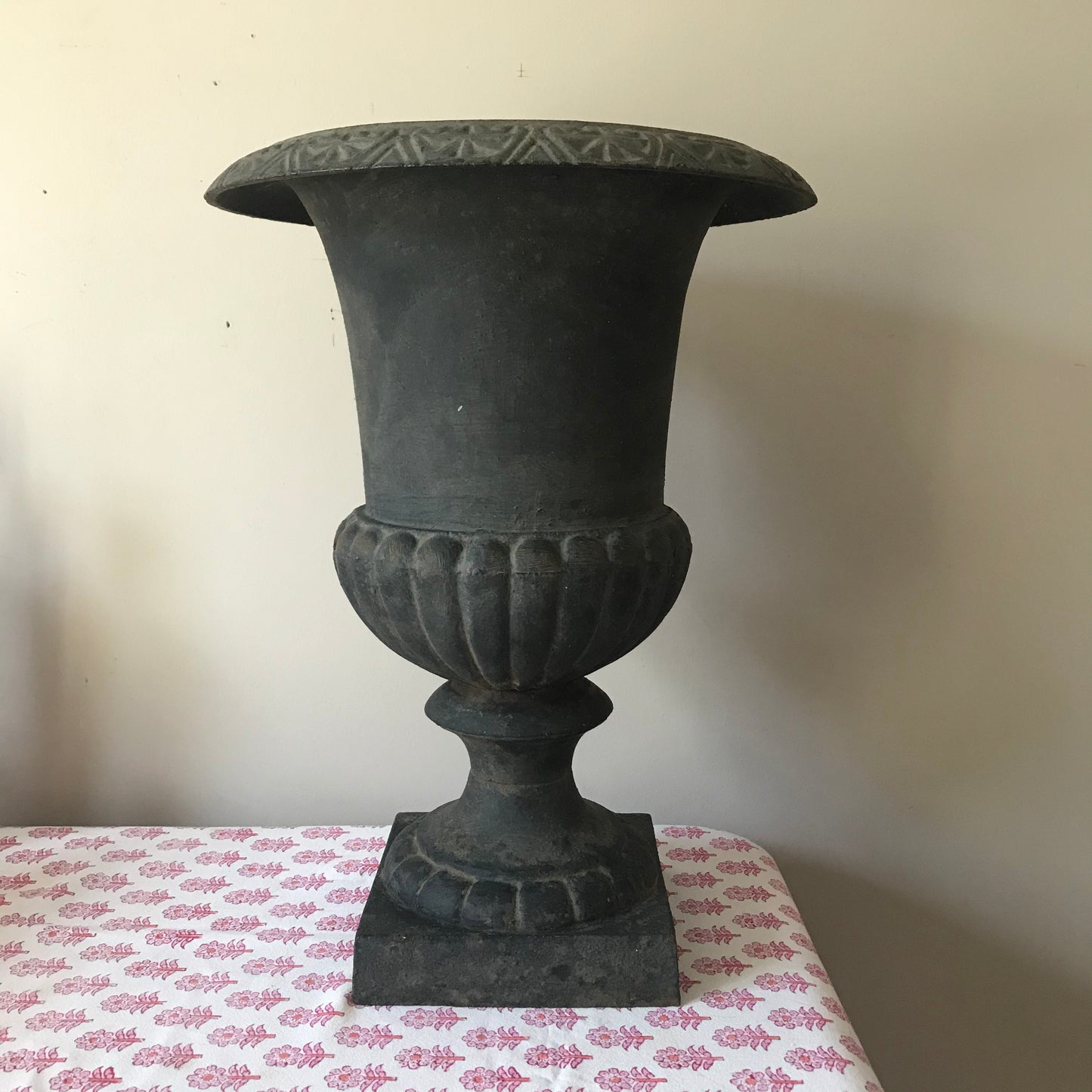 Campana Urn.